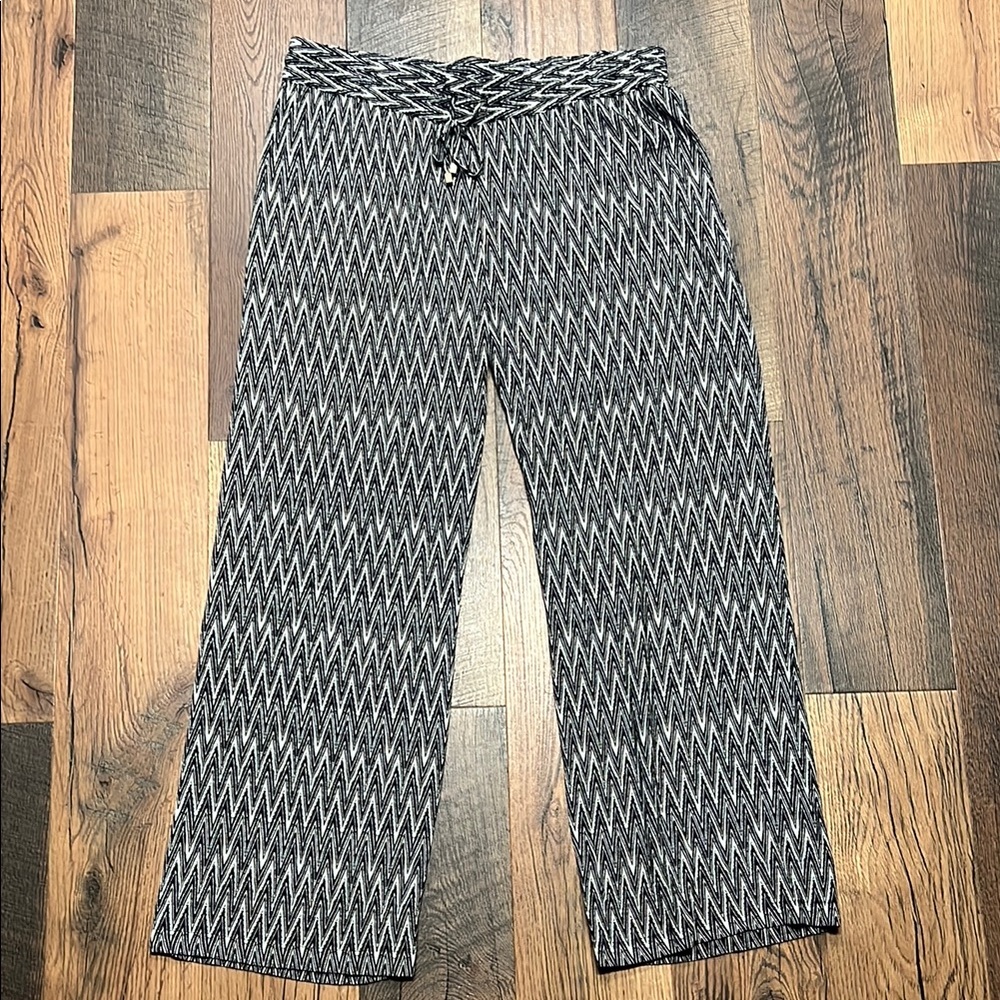 Womenʻs Large Black and White Zigzag Patterned Palazzo Wide Leg Pants